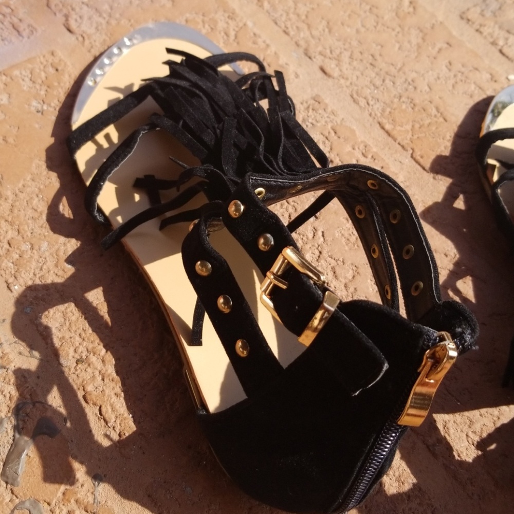 Sandals - Picture 2 of 4